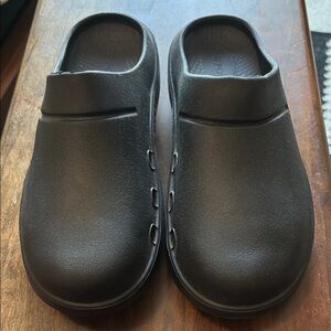 OOFOS Black Slip-On Soft Clogs